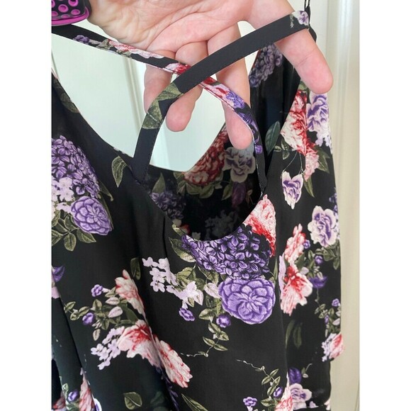 Torrid floral flowy v-neck tank top - Picture 3 of 6